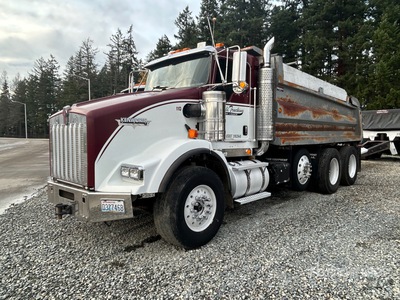 2004 Kenworth T800B 8x4 を見 Dump Truck