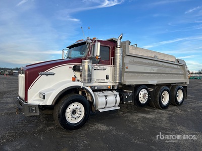 2004 Kenworth T800B 8x4 Tri/A Dump Truck