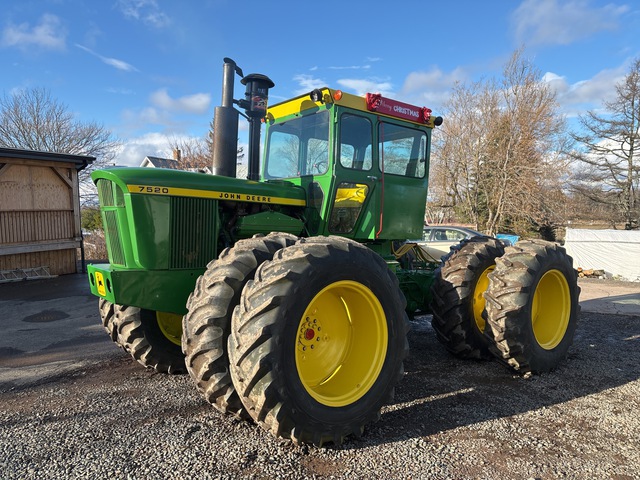 1973 John Deere 7520 4WD Tractor