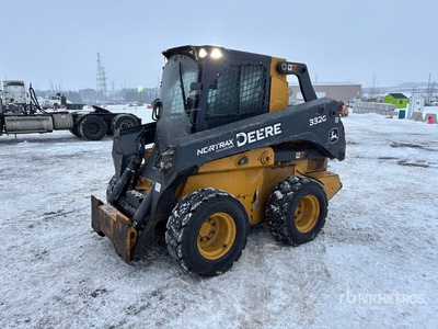 2018 John Deere 332G Minicargadora