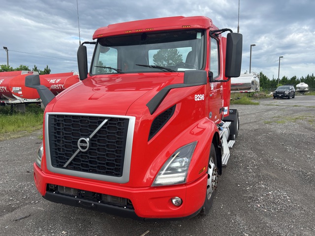 2021 Volvo VNR 6x2 T/A Day Cab Truck Tractor