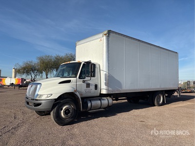 2018 International 4300 4x2 Furgoneta caja cerrada
