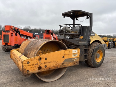 2011 Volvo SD100D Compacteur à tambour lisse