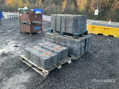 Quantity of (122) 450mm x 450mm x 50mm Plastic Jack Pads