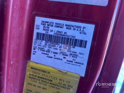 Knuckle Boom on 1997 Ford LT9513 8x4 Camiones con pinza