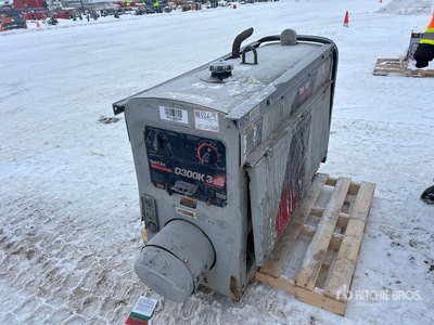 2014 Lincoln D300CC 300 A Engine Driven Welder