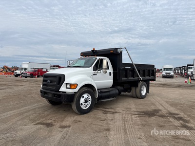 2013 Ford F-750 4x2 S/A Dump Truck