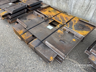 Quantity of (10) 2025 Kit Containers QT-F-BLANK Skid Steer Attachment Mounting Plate (Unused)