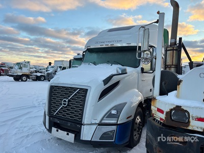 2019 Volvo SALVAGE VNL 6x4 Cabeza Tractora Cabina Dormitorio (Inoperable)