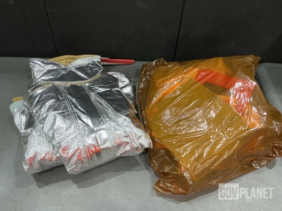(14) Globe Proximity Fire Fighting Jackets