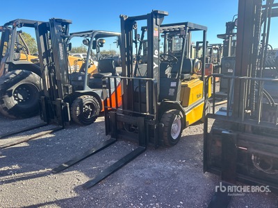 1992 Yale GLP050RENUAV086 5000 lb Pneumatic Tire Forklift