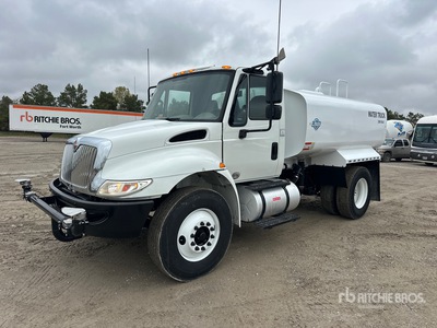 2018 International 4300 2000 gal 4x2 散水車