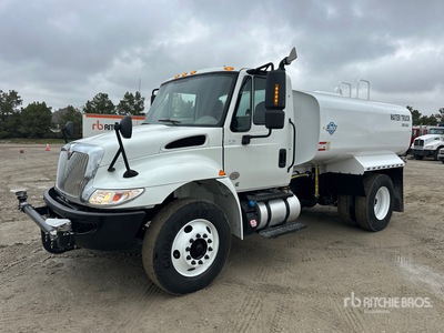 2019 International 4300 2000 gal 4x2 散水車
