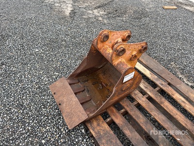 Geith 18 in Digging Excavator Bucket - Fits Case CX27B