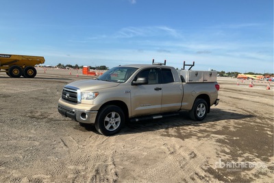 2010 Toyota Tundra 4x4 Crew Cab بيك اب