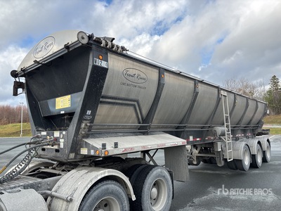 2022 Trout River 39 ft Tri/A Live Bottom Trailer