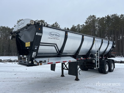 2022 Trout River 29 ft T/A Live Bottom Trailer