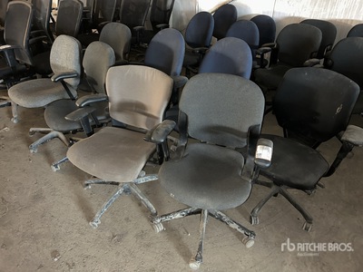 Quantity of (8) Chairs Materiały biurowe