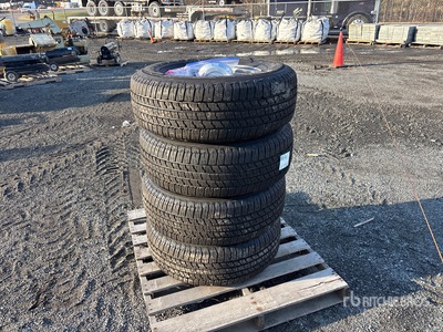 Quantity of (4) 265/70R/17 Räder