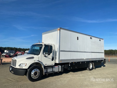 2012 Freightliner M2106 4x2 Camion fourgon