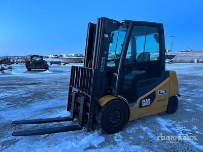 2015 Cat 2EP8000 8000 lb 電動フォークリフト (Inoperable)