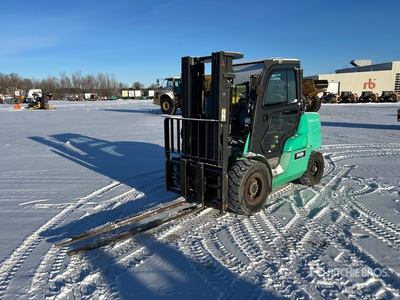 2016 Mitsubishi FD45N1 9000 lb Cushion Tire Carretilla Elevadora