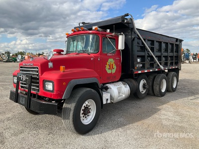 1996 Mack RD688S 8x4 Camion à benne basculante Tridem