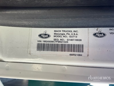 2015 Mack GU713 6x4 Tri/A Camión dumper