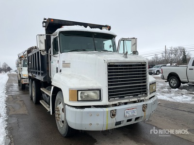 2000 Mack CH613 を見 Dump Truck