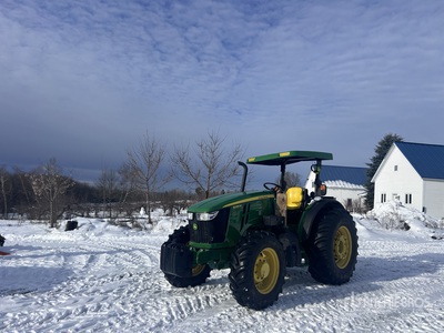 2015 John Deere 5085M 4WD Tractor Agrícola