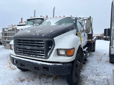 2000 Ford F-750 4x2 Camión Caja Abierta (Inoperable)