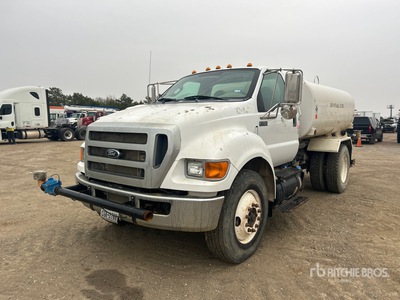 2013 Ford F-750 2000 gal 4x2 Water Truck