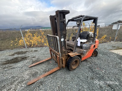 2018 Toyota 8FGU25 4500 lb Cushion Tire رافعة شوكية (Inoperable)