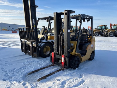 2011 Cat 2C5000 5000 lb Cushion Tire رافعة شوكية