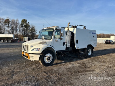 2013 Schwarze on 2013 Freightliner M2 106 Camion balai
