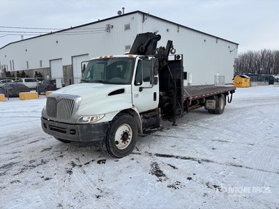 Hiab on 2003 International 4300 4x2 Boom Truck