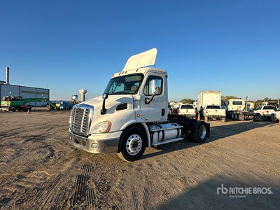 2012 Freightliner Cascadia 113 4x2 S/A Day Cab Truck Tractor