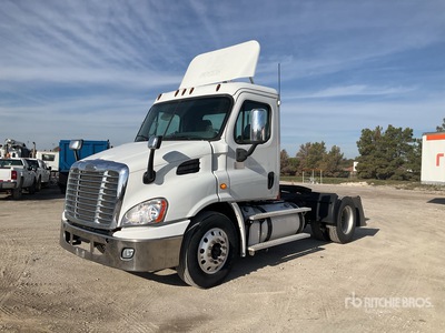 2013 Freightliner Cascadia 113 4x2 S/A Day Cab Truck Tractor