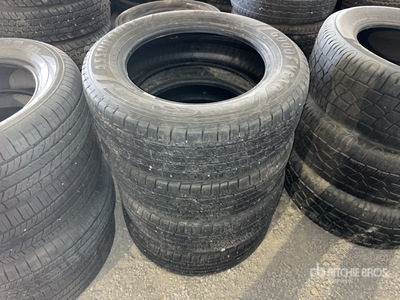 Quantity of (4) Goodyear Assurance 225/60R17 Opony