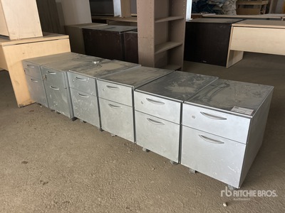 Quantity of (6) Filing Cabinets 家具