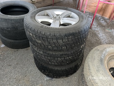 Quantity of (3) Motomaster Total Terrain APX 245/60R18 Opony
