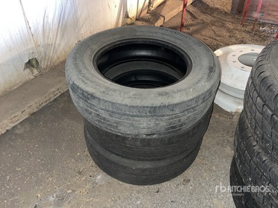 Quantity of (3) Continental ProContact 225/65R17 Opony