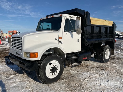 1995 International 4900 4x2 S/A Camión dumper