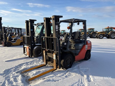 2013 Toyota 8FGU30 6000 lb Pneumatic Tire رافعة شوكية