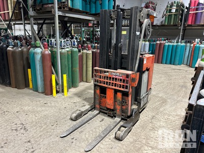 Raymond 31R45TT 4500 lb w/ extra battery Electric Forklift