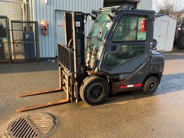2015 Toyota 8FGU30 5550 lb Cushion Tire Forklift