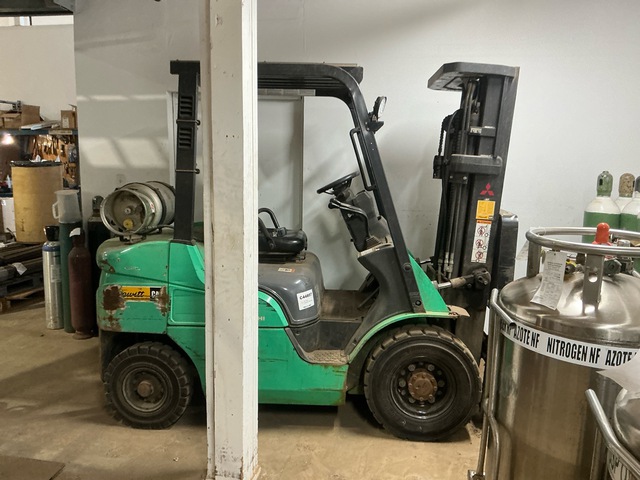 Mitsubishi FG25N 3950 lb Pneumatic Tire Forklift