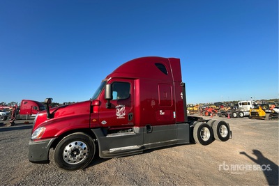 2018 Freightliner Cascadia 125 6x4 T/A Sleeper Truck Tractor