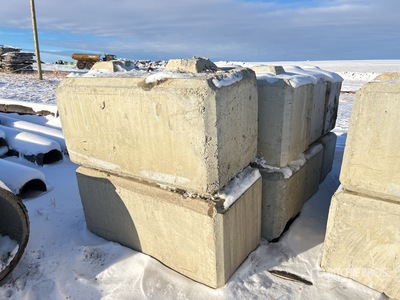 Quantity of (8) Concrete Barrière