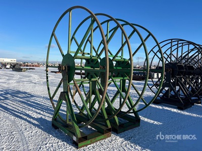 Quantity of (2) 8 ft Diameter Soporte de carrete